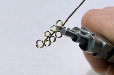 Making a small loop on a piece of wire