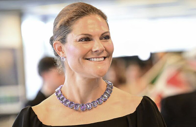 Crown Princess Victoria wore a floral brocade skirt by H&M Sustainable Conscious Collection 2019