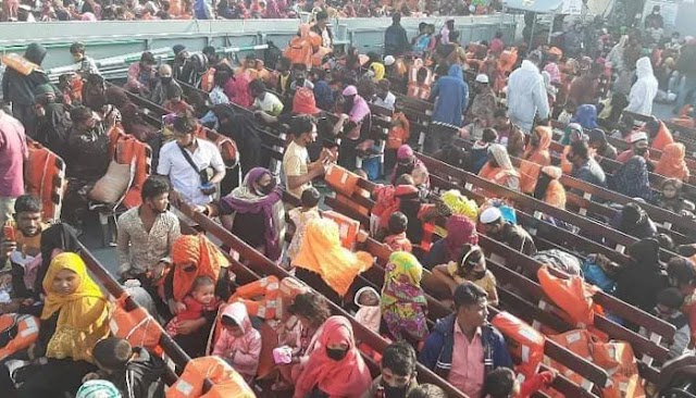 The second group of Rohingyas on the way to Bhasanchar