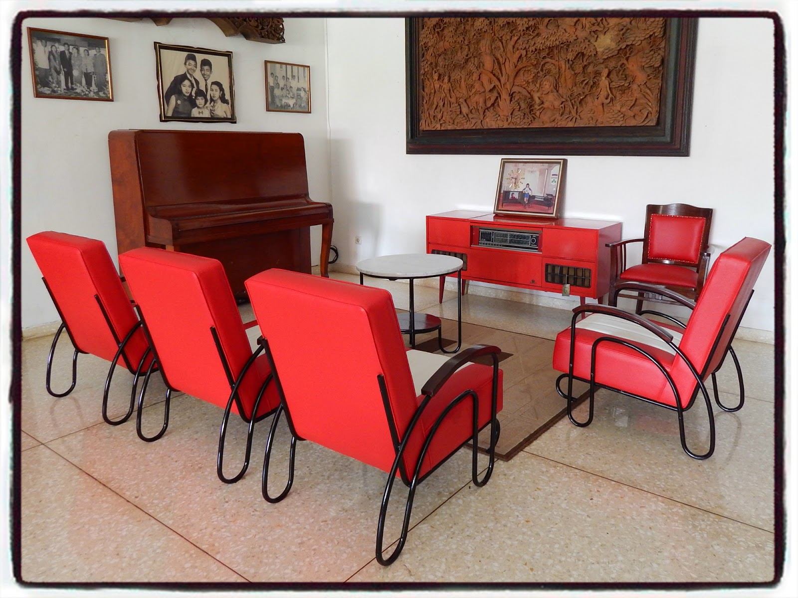 TOKO BARANG ANTIK Dijual Kursi Besi Vintage Merah TOKO BARANG ANTIK Dijual Kursi Besi Vintage Merah