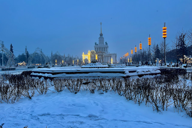 ВДНХ, Центральная аллея ВДНХ, Центральная аллея