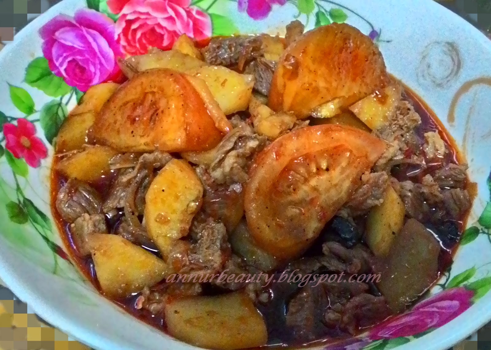 Daging Masak Kicap Lada Hitam Dan Kentang Campur Tomato - kEmA.kItCheN