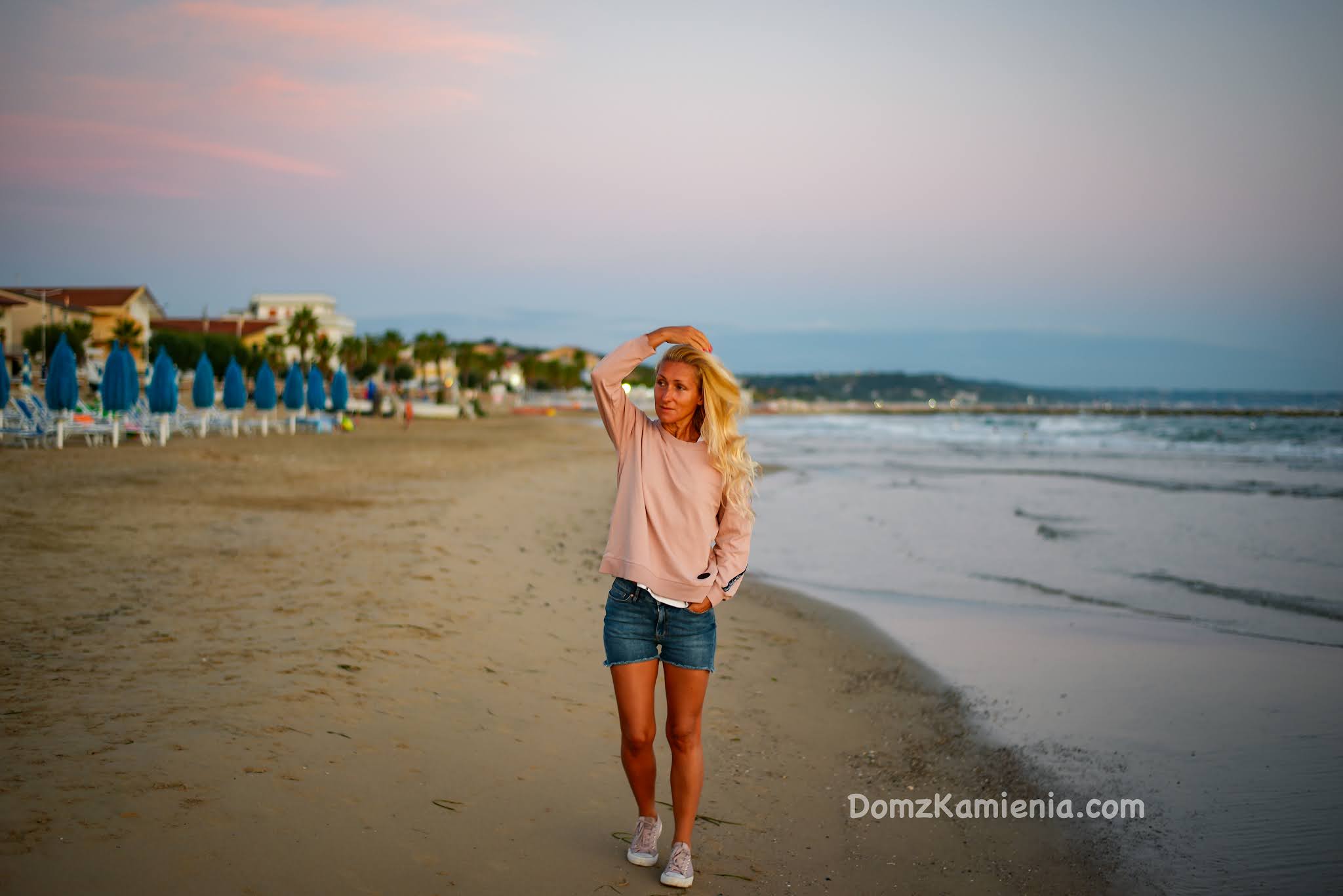 Dom z Kamienia Wschód słońca nad Adriatykiem , Abruzzo