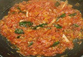 Tomato garlic chutney, tomato chutney recipe, tomato chutney, spicy tomato chutney recipe, tomato chutney recipe for rice, how to make tomato chutney recipe
