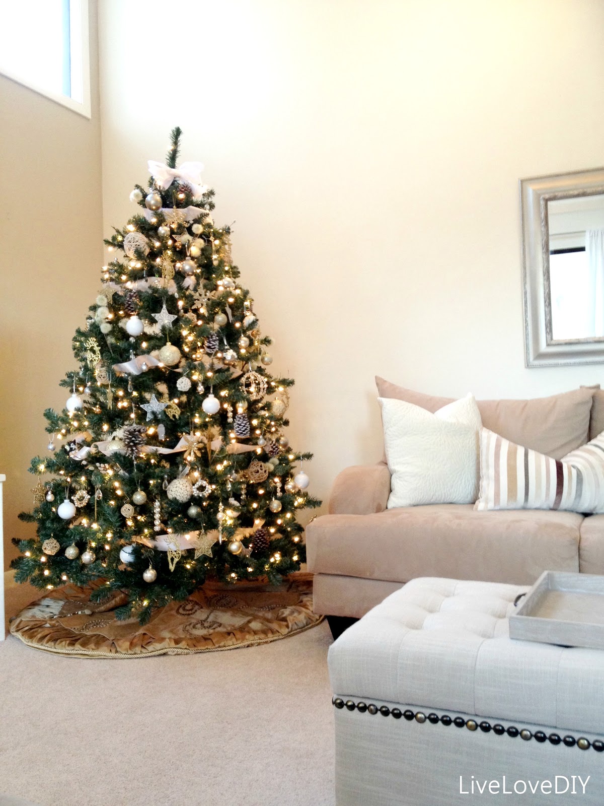 LiveLoveDIY: DIY Christmas Tree Decor