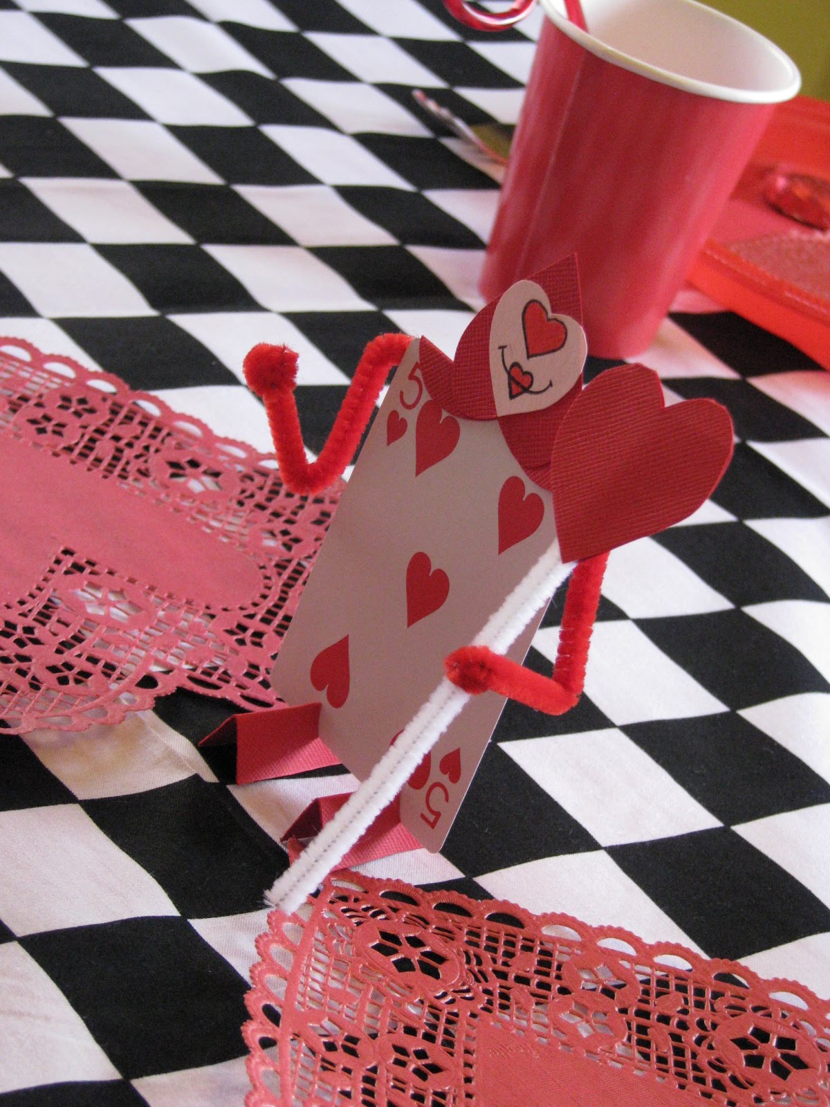 How to DIY Alice in Wonderland Birthday Party - Fresh Mommy Blog