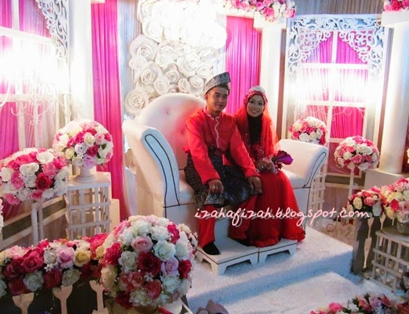 pasangan pengantin merah