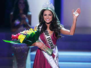 Miss USA 2012 With Beautiful Nails 