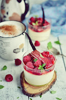 http://smakialzacji.blogspot.com/2016/04/panna-cotta-z-winnym-rabarbarem-i.html