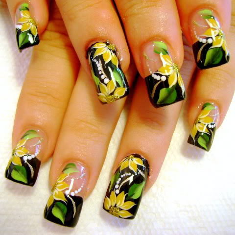 flower designs for nails. their creativity on nails,
