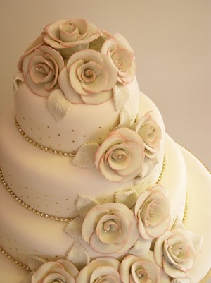 Cream Wedding Cakes Are Delicious And Tempting