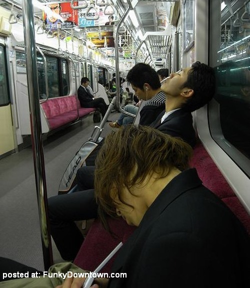 Gambar Foto Orang Jepang Tidur Di Kereta!