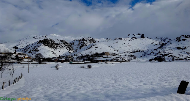 Ruta con raquetas en la Sierra de los Grajos con subida a Peña Arana, desde Villafeliz de Babia (León)