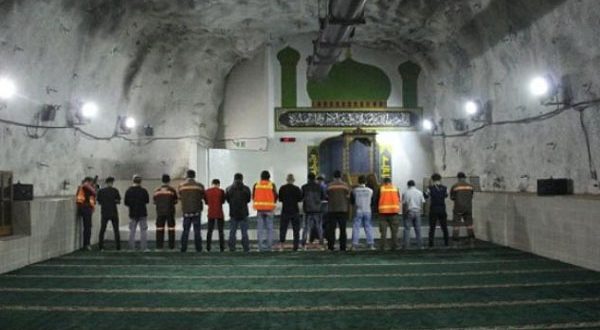 Subhanallah.. TERNYATA di Indonesia ada Masjid Yang Berada Pada Kedalaman 1. 760 Meter di  Perut Bumi.. Disini ternyata tepatnya....