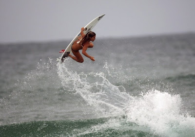 Surfing Girl Amazing Picture