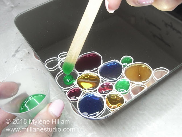Filling the gutta circles with different coloured resins