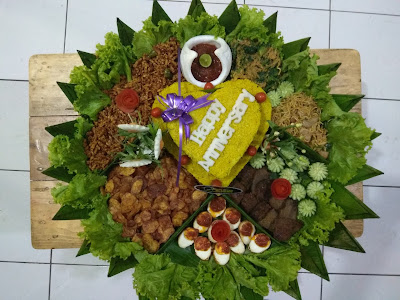 nasi tumpeng