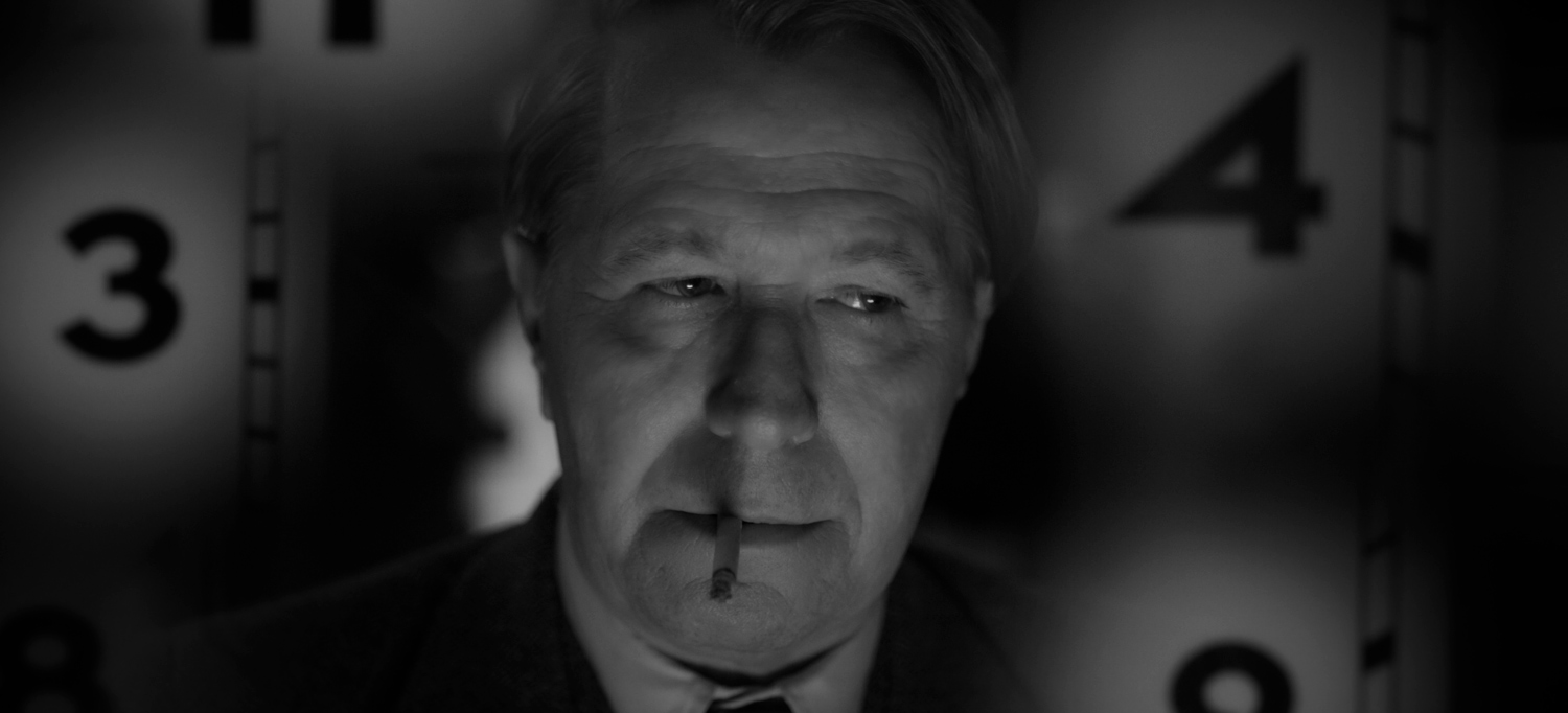 MANK, la película en blanco y negro de David Fincher - Gary Oldman