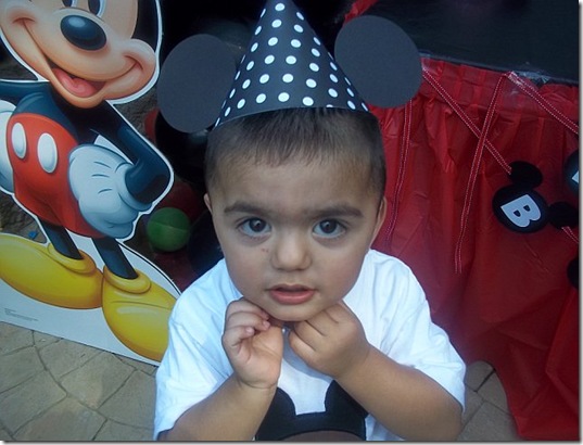 girls birthday party decoration ideas. mickey mouse irthday party