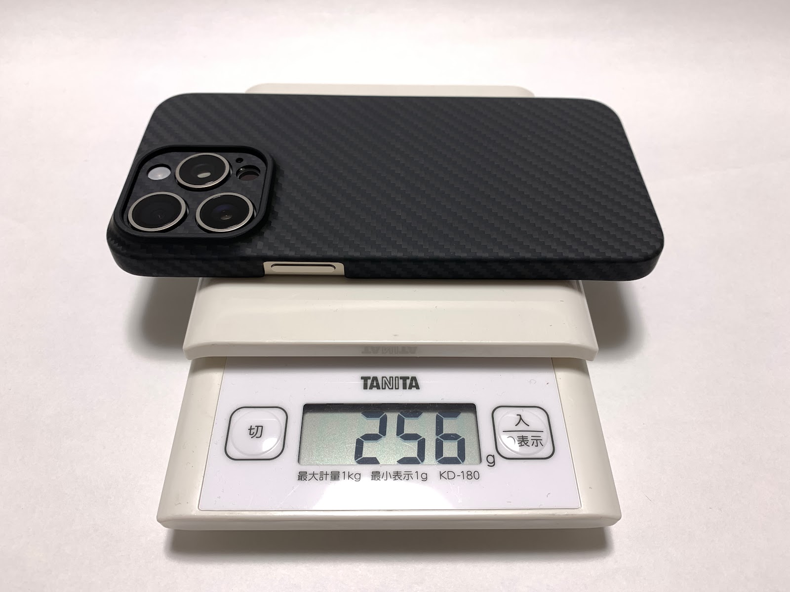 iPhone15 Pro Maxのケースを取付後の総重量