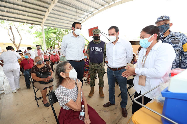 Supervisé la aplicación de vacunas contra el Covid para adultos mayores de #Mérida en el #Módulo de la Secundaria Técnica 66 en #SantaRosa. Se instalaron 16 módulos en la ciudad donde se aplicarán las dosis a los adultos mayores de 60 años, registrados en plataformas federales. Mauricio Vila @MauVila