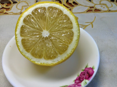 Lemon for juicing