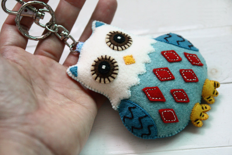 Felt Crafts, owls key chain - DIY tutorial instructions in Pictures. 