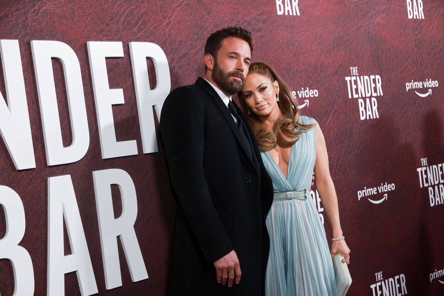 Jennifer Lopez y Ben Affleck se casaron en Las Vegas: el look de los novios, blanco y radiante