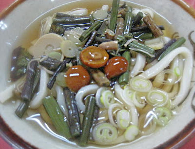 冷たい山菜蕎麦