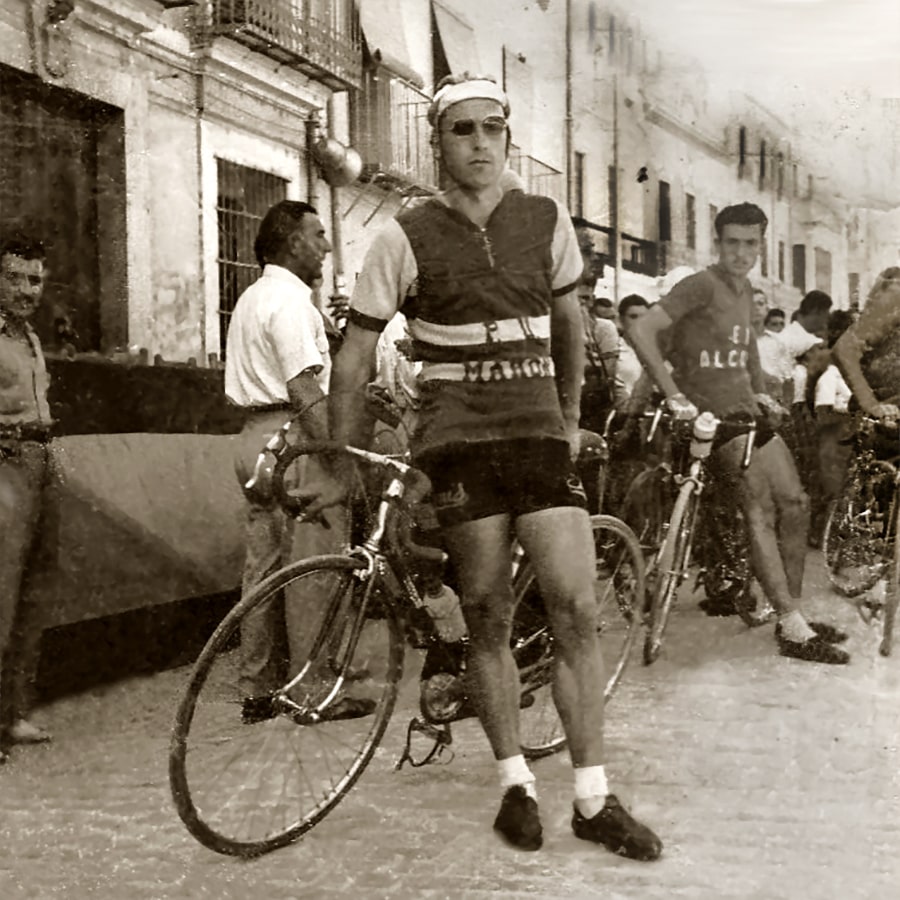 Valencian cyclist in 1950s