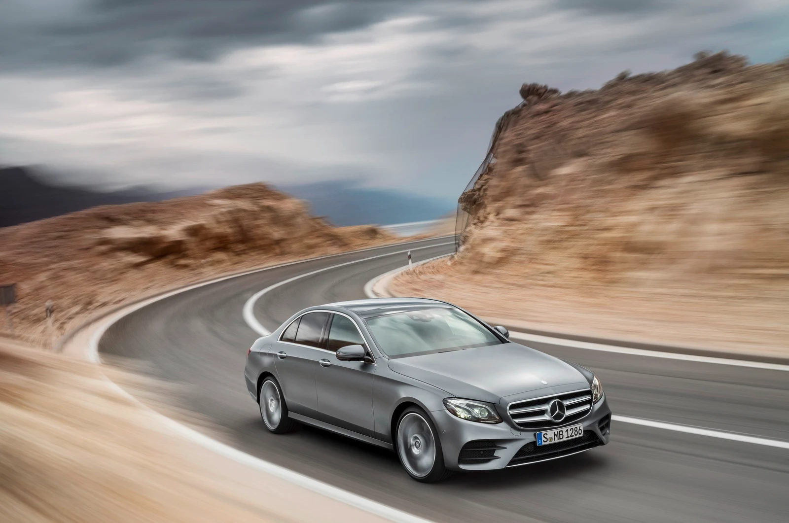 Mercedes E-Class sẽ sử dụng động cơ Diesel mới 3,9 lít/100km