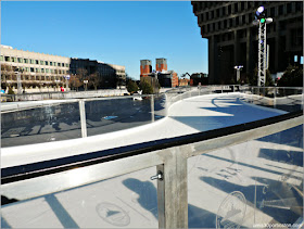 Pista Patinaje sobre Hielo en el Boston Winter at City Hall Plaza
