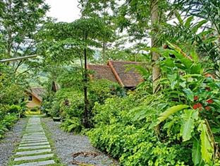 Loy Chalet, Lan Saka, Garden