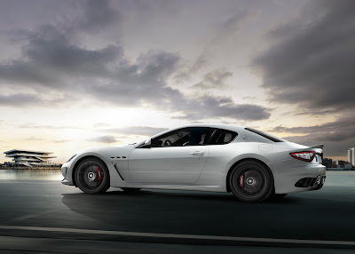 2011 Maserati GranTurismo MC Stradale Side in Motion View