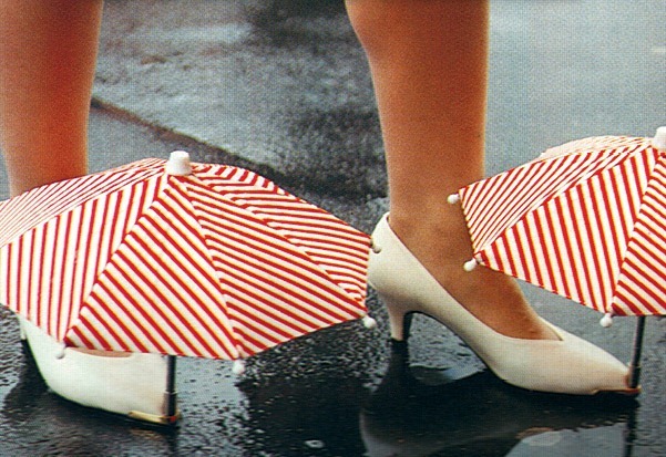 chindogu-umbrella-shoes