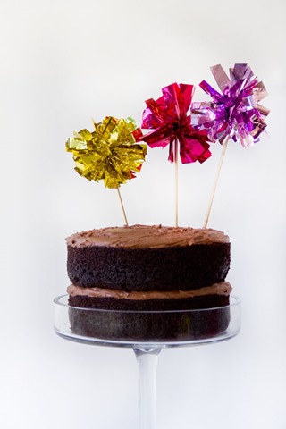 DIY-Fringe-Mylar-Cake-Topper