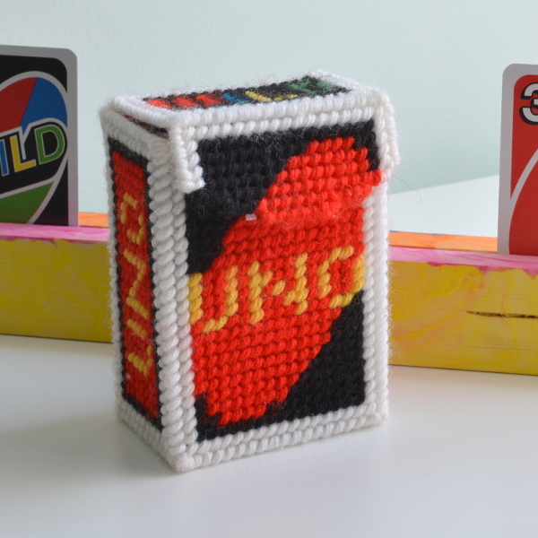 cozy birdhouse | plastic canvas uno card box