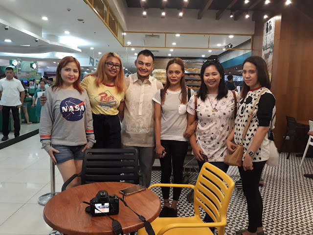 Lifestyle bloggers with Fisherfoods Corp. President and CEO Mr. Roberto Alfonso 'Obby' del Rosario. 