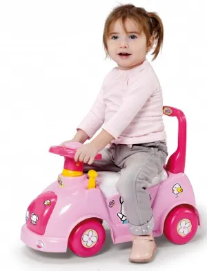 juguetes infantiles para navidad, regalos navideños, niña en un auto, niña montanda en su auto, niña haciendo ejercicio, niña jugando, niña feliz