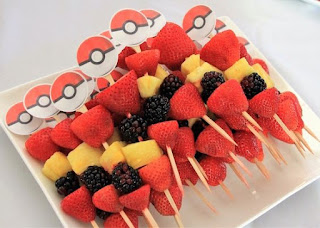 ideas para decorar frutas para fiesta infantil pokemon