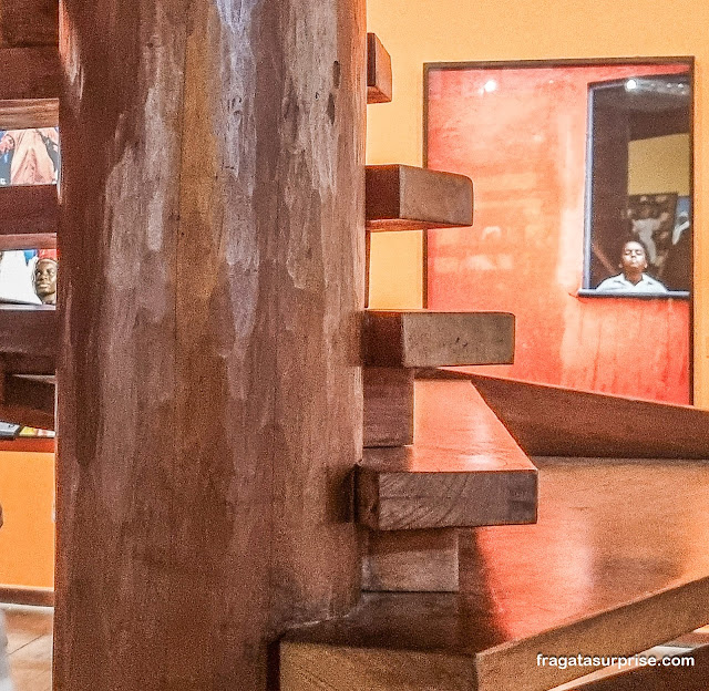Fotografia de Walter Firmo no Escadaria de Lina Bo Bardi no Museu de Arte Moderna da Bahia