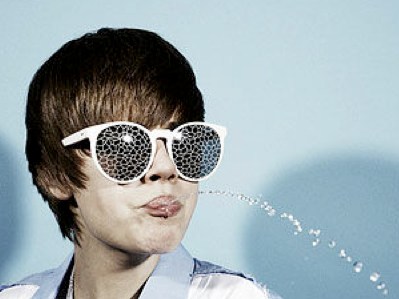 JUSTIN BIEBER