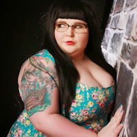 Resultado de imagem para mulheres gordas tatuados