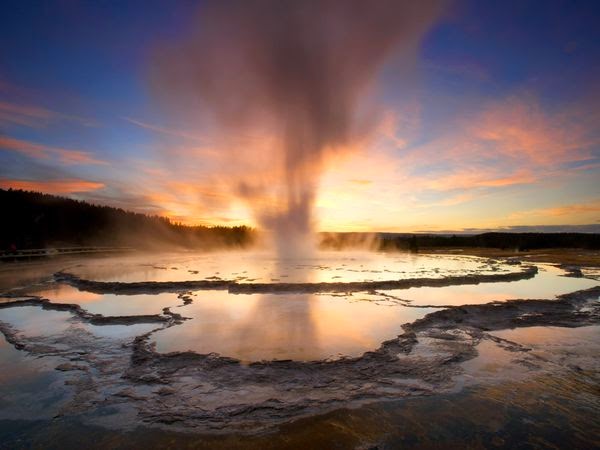 http://travel.nationalgeographic.com/travel/national-parks/yellowstone-national-park/