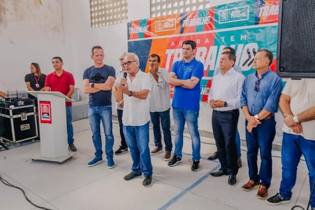 Cícero Lucena assina ordem de serviço para reestruturação de escola no bairro do Geisel