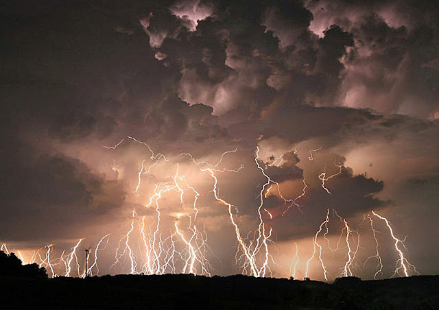 Regenzeit - Unwetterbilder mit Blitzen