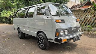 Mobil keluarga dan angkot legendaris era 70-80an. .. Colt T