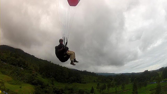 Paket Wisata Paralayang Puncak, Bukit Gantole