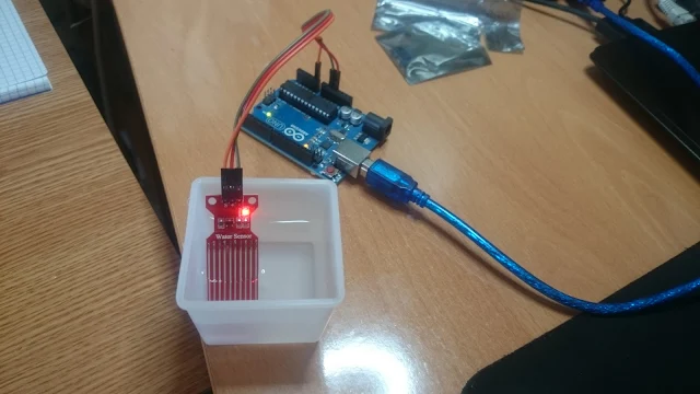 Testarea unui senzor de nivel de apă cu Arduino Uno