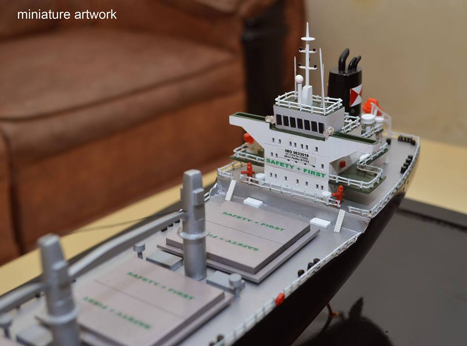 pengrajin pembuat miniatur kapal general cargo bulk carrier mv intan baruna berpengalaman batam riau